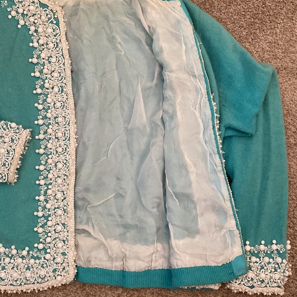 An antique (1940s) lambs wool beaded sweater size M - Picture 9 of 14